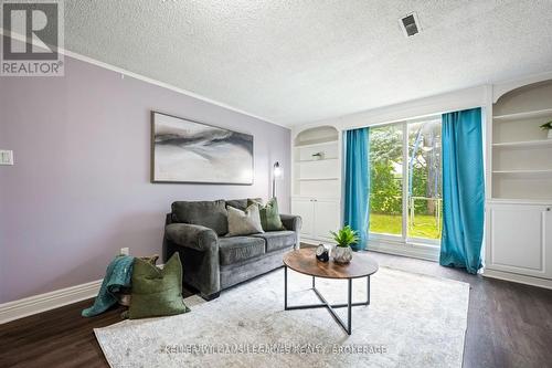 42 Adeline Avenue, New Tecumseth, ON - Indoor Photo Showing Living Room