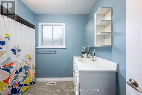 42 Adeline Avenue, New Tecumseth, ON - Indoor Photo Showing Bathroom