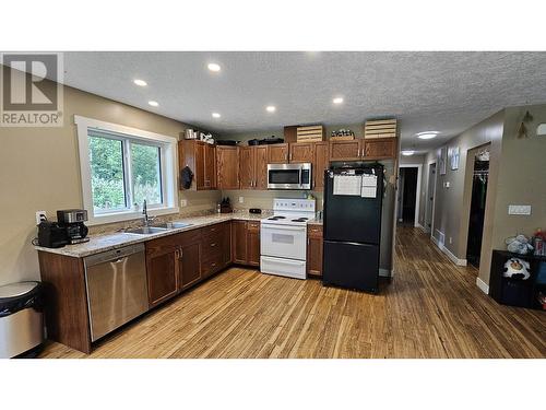 1649 Cottonwood Street, Telkwa, BC - Indoor Photo Showing Kitchen With Double Sink