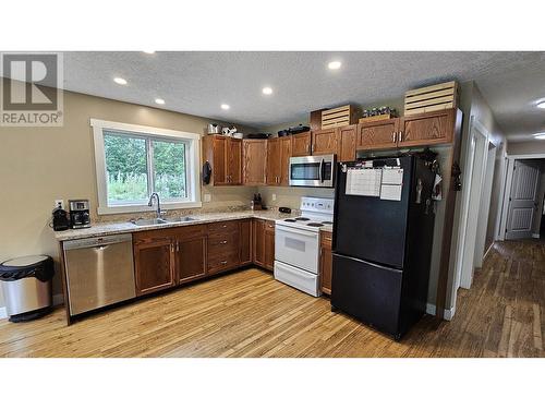 1649 Cottonwood Street, Telkwa, BC - Indoor Photo Showing Kitchen With Double Sink