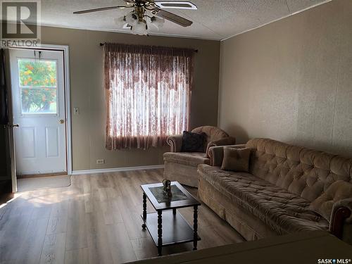 454 2Nd Avenue Ne, Preeceville, SK - Indoor Photo Showing Living Room