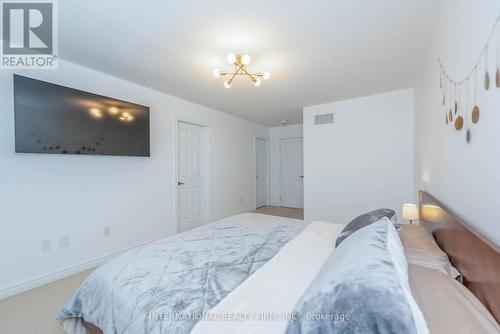 99 Huguenot Road, Oakville, ON - Indoor Photo Showing Bedroom