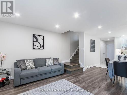 124 - 180 Mississauga Valley Boulevard, Mississauga (Mississauga Valleys), ON - Indoor Photo Showing Living Room