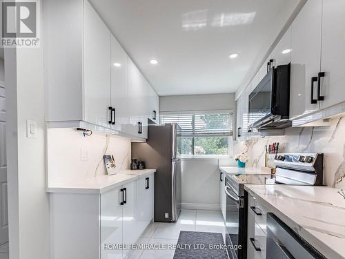 124 - 180 Mississauga Valley Boulevard, Mississauga (Mississauga Valleys), ON - Indoor Photo Showing Kitchen