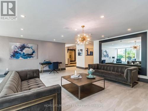 604 - 1270 Maple Crossing Boulevard, Burlington (Brant), ON - Indoor Photo Showing Living Room