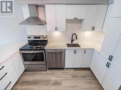 604 - 1270 Maple Crossing Boulevard, Burlington (Brant), ON - Indoor Photo Showing Kitchen