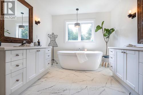 82 Hennessey Crescent, Kawartha Lakes, ON - Indoor Photo Showing Bathroom