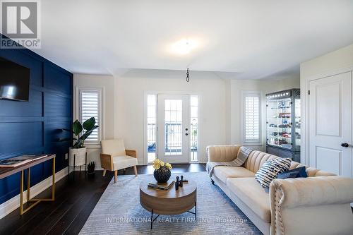 82 Hennessey Crescent, Kawartha Lakes, ON - Indoor Photo Showing Living Room