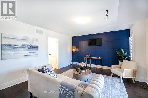 82 Hennessey Crescent, Kawartha Lakes, ON - Indoor Photo Showing Living Room