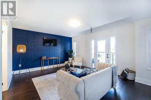 82 Hennessey Crescent, Kawartha Lakes, ON - Indoor Photo Showing Living Room