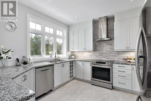 128 Timber Lane, Blue Mountains, ON - Indoor Photo Showing Kitchen With Upgraded Kitchen