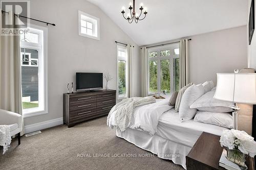 128 Timber Lane, Blue Mountains, ON - Indoor Photo Showing Bedroom