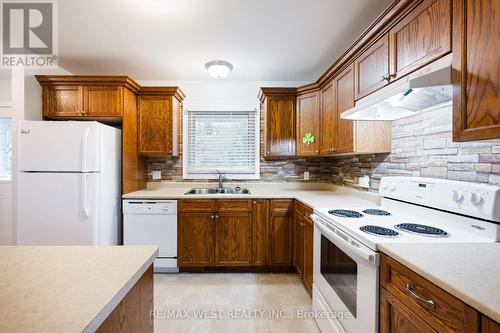 140 Joseph Street, Shelburne, ON - Indoor Photo Showing Kitchen With Double Sink