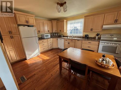 37 Memorial Drive, Gander, NL - Indoor Photo Showing Kitchen