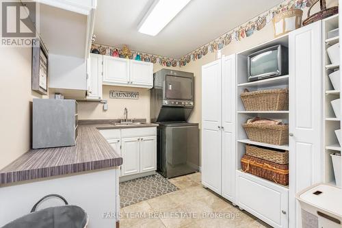 22 O'Donnell Court, Penetanguishene, ON - Indoor Photo Showing Kitchen