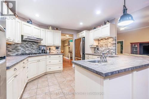 22 O'Donnell Court, Penetanguishene, ON - Indoor Photo Showing Kitchen With Upgraded Kitchen