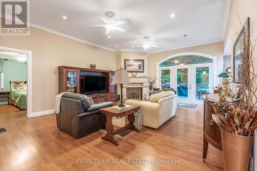 22 O'Donnell Court, Penetanguishene, ON - Indoor Photo Showing Living Room With Fireplace