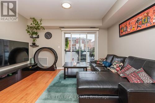 212 - 70 Baycliffe Crescent, Brampton (Northwest Brampton), ON - Indoor Photo Showing Living Room