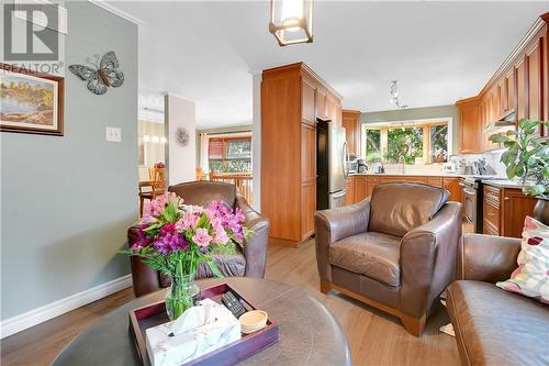 100 Seventh Avenue, Arnprior, ON - Indoor Photo Showing Living Room