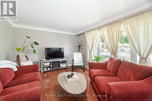 830 Upper Wellington Street, Hamilton, ON - Indoor Photo Showing Living Room