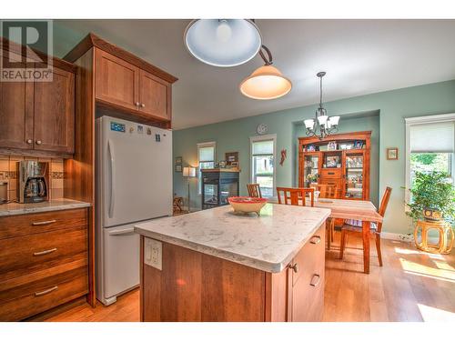 630 20 Street Ne, Salmon Arm, BC - Indoor Photo Showing Kitchen