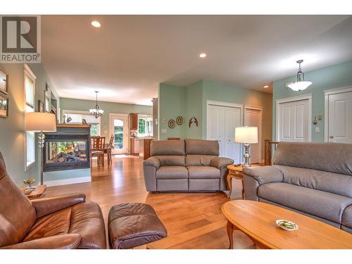 630 20 Street Ne, Salmon Arm, BC - Indoor Photo Showing Living Room With Fireplace