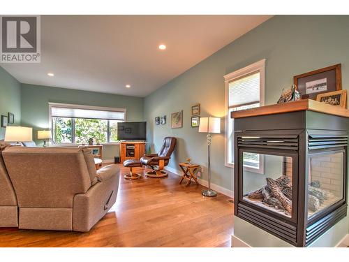 630 20 Street Ne, Salmon Arm, BC - Indoor Photo Showing Living Room With Fireplace