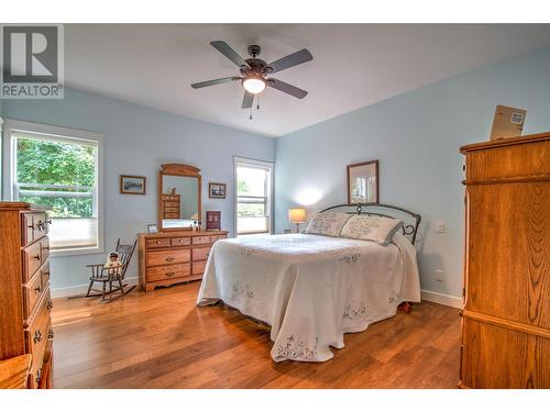 630 20 Street Ne, Salmon Arm, BC - Indoor Photo Showing Bedroom