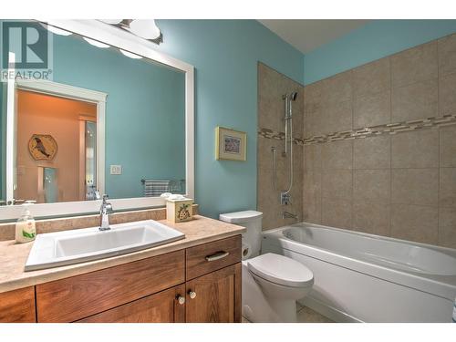 630 20 Street Ne, Salmon Arm, BC - Indoor Photo Showing Bathroom