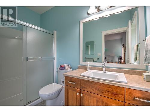 630 20 Street Ne, Salmon Arm, BC - Indoor Photo Showing Bathroom