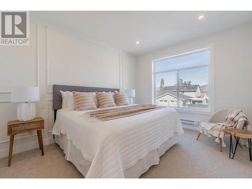 319 Chardonnay Avenue, Oliver, BC - Indoor Photo Showing Bedroom