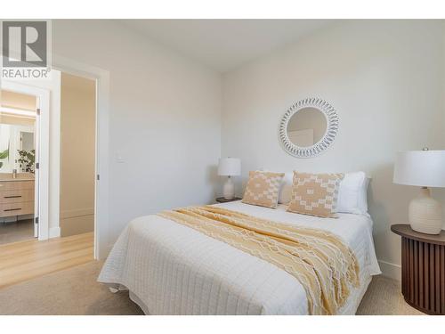 319 Chardonnay Avenue, Oliver, BC - Indoor Photo Showing Bedroom