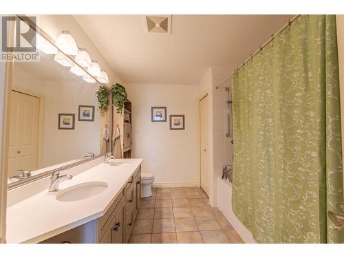 100 Lakeshore Drive W Unit# 714, Penticton, BC - Indoor Photo Showing Bathroom