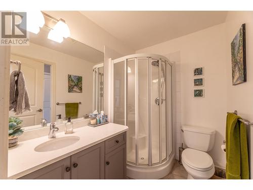 100 Lakeshore Drive W Unit# 714, Penticton, BC - Indoor Photo Showing Bathroom