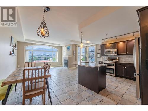 100 Lakeshore Drive W Unit# 714, Penticton, BC - Indoor Photo Showing Kitchen