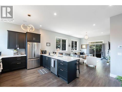 158 -160 Cariboo Road, Kelowna, BC - Indoor Photo Showing Kitchen