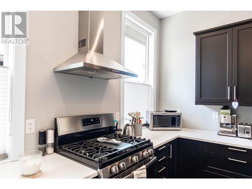 158 -160 Cariboo Road, Kelowna, BC - Indoor Photo Showing Kitchen