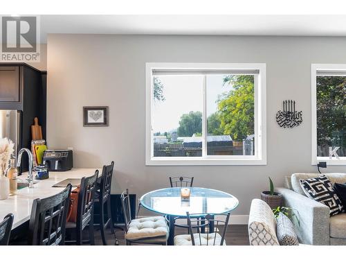 158 -160 Cariboo Road, Kelowna, BC - Indoor Photo Showing Dining Room