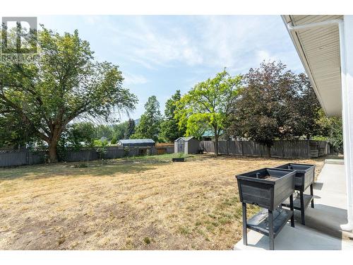 158 -160 Cariboo Road, Kelowna, BC - Outdoor With Backyard