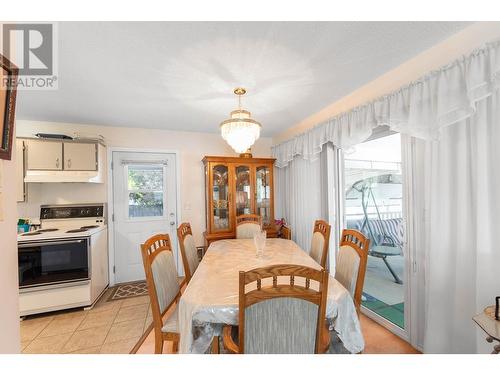 158 -160 Cariboo Road, Kelowna, BC - Indoor Photo Showing Dining Room