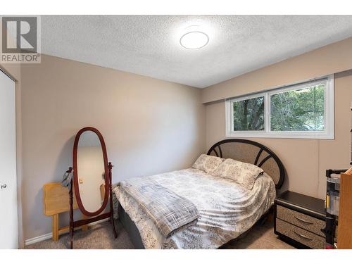 158 -160 Cariboo Road, Kelowna, BC - Indoor Photo Showing Bedroom