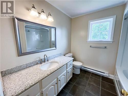 14 Amberwood Court, Moncton, NB - Indoor Photo Showing Bathroom