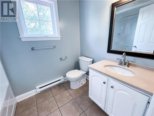 14 Amberwood Court, Moncton, NB - Indoor Photo Showing Bathroom