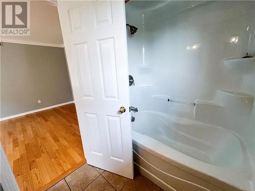 14 Amberwood Court, Moncton, NB - Indoor Photo Showing Bathroom