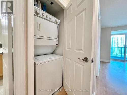 1404 - 15 Greenview Avenue, Toronto (Newtonbrook West), ON - Indoor Photo Showing Laundry Room