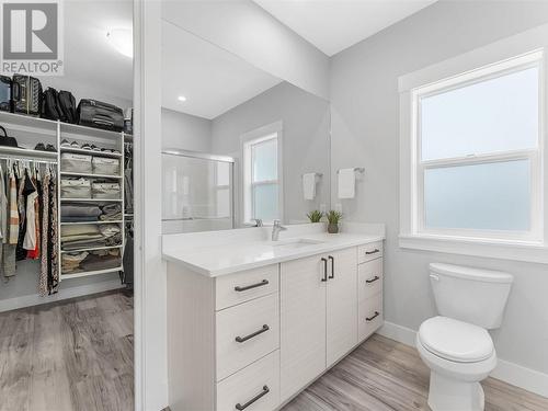 229 Tupman Crescent, Kelowna, BC - Indoor Photo Showing Bathroom