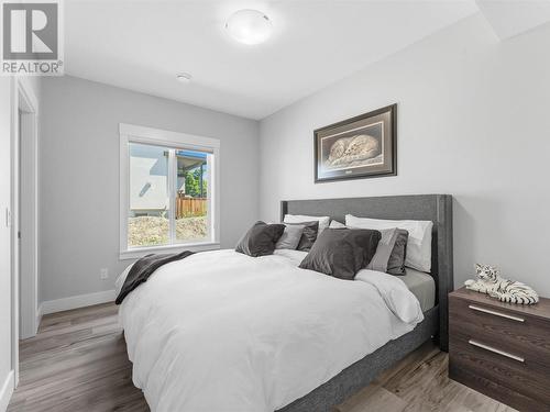 229 Tupman Crescent, Kelowna, BC - Indoor Photo Showing Bedroom