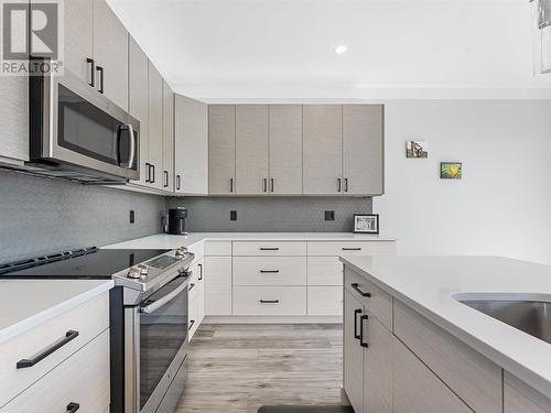 229 Tupman Crescent, Kelowna, BC - Indoor Photo Showing Kitchen