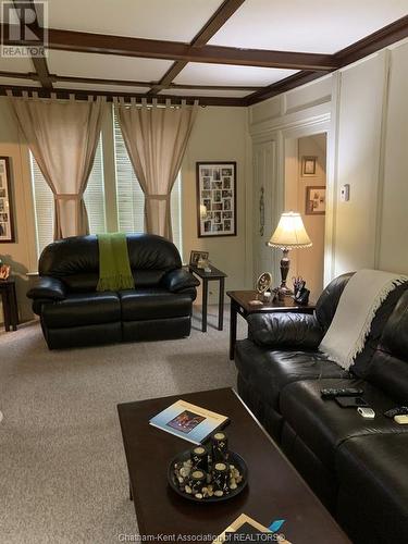 55 Stanley Avenue, Chatham, ON - Indoor Photo Showing Living Room