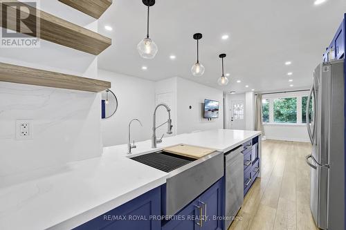 22 Rupert Street, Toronto (Clairlea-Birchmount), ON - Indoor Photo Showing Kitchen With Upgraded Kitchen